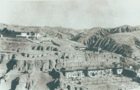 1947年12月25日至28日，中共中央在陜北米脂楊家溝召開擴(kuò)大會議（十二月會議）。圖為會議會址。